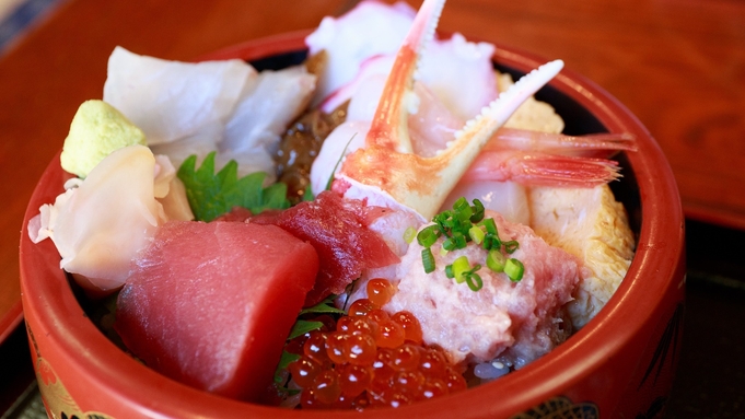 【朝食付き】朝から豪華に新鮮な海鮮丼！雄大な日本海を眺めながらのんびりな朝を